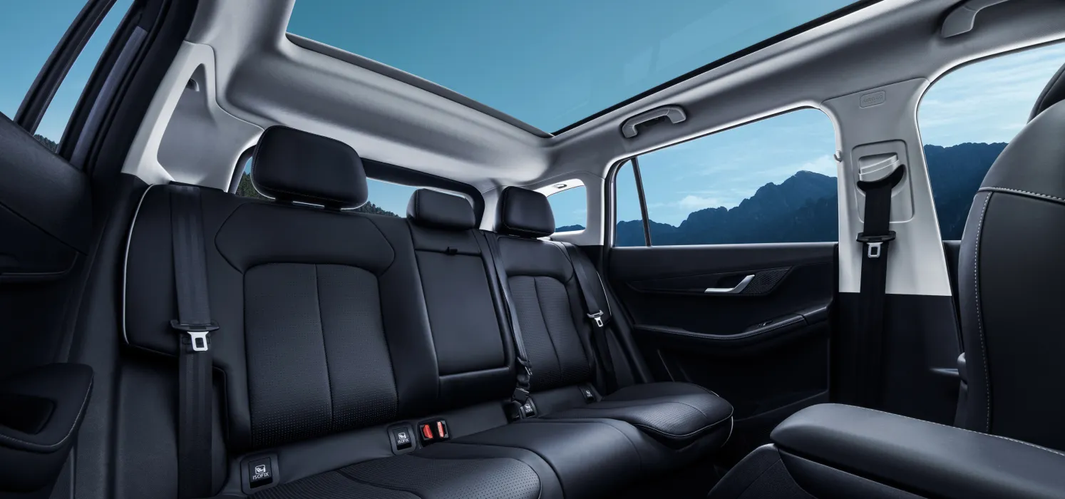 1492mm Second-Row Elbow Room